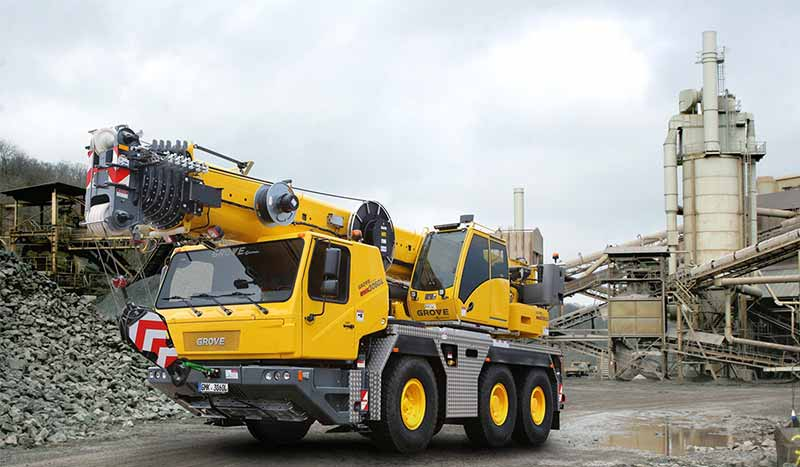 The Benefits of Manitowoc Cranes for Heavy Lifting